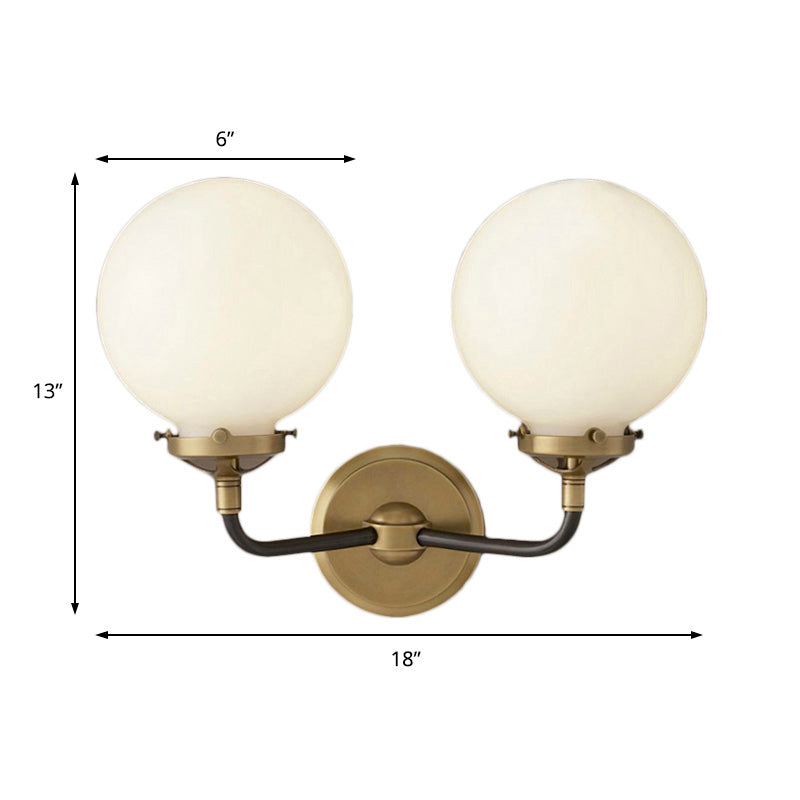 Frendorf | Moderne Globe Shade Wandlamp Fixture 1/2-Bulb Opal Glas Sconcelicht in Antiek Messing/Chroom