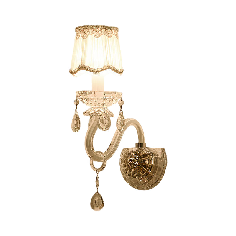 Frendorf | 1/2-Licht Kerzen Wandlamp Traditionelle Weiße Oberfläche Klare Kristall Wandlicht mit Geschwungenem Fass Faltenstoffschirm