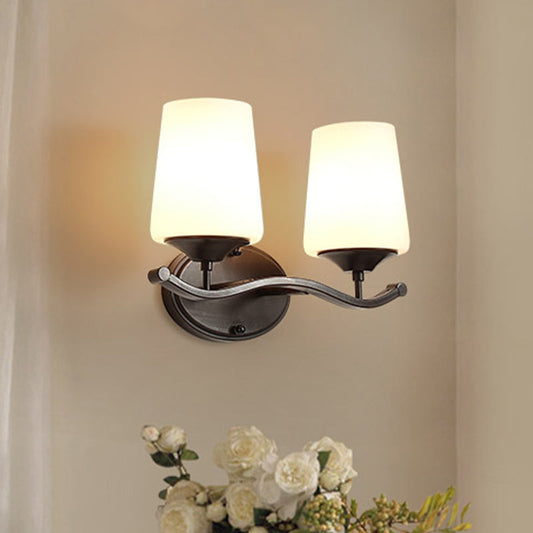 Frendorf | 2/3-Lampe Elfenbein Glas Vanity Beleuchtung Traditionelle schwarze konische Schlafzimmer Wandbeleuchtung mit Eisen Wellenarm