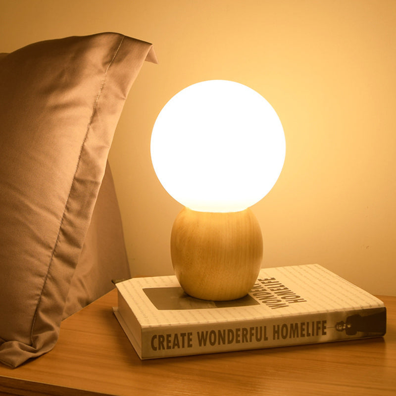 Frendorf | SoftLume Elegante Stehlampe – Natürliches Holz & Runde Glasschirm