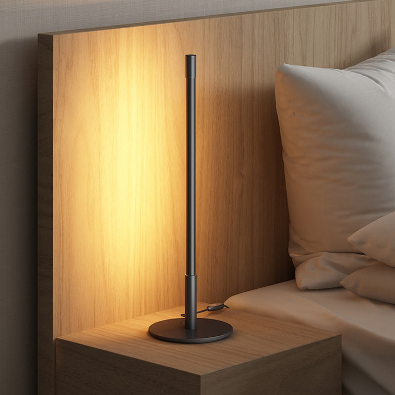Plumb Rod Plug-In LED Nachtlicht Einfache kreative Nachttischlampe in Schwarz, Warm-/Weißlicht