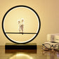 Schwarz/Weiß Hoop Nachttischlampe Einfache Romantische Acryl Tischlampe in Warm/Weiß Licht mit Liebhaber Statue