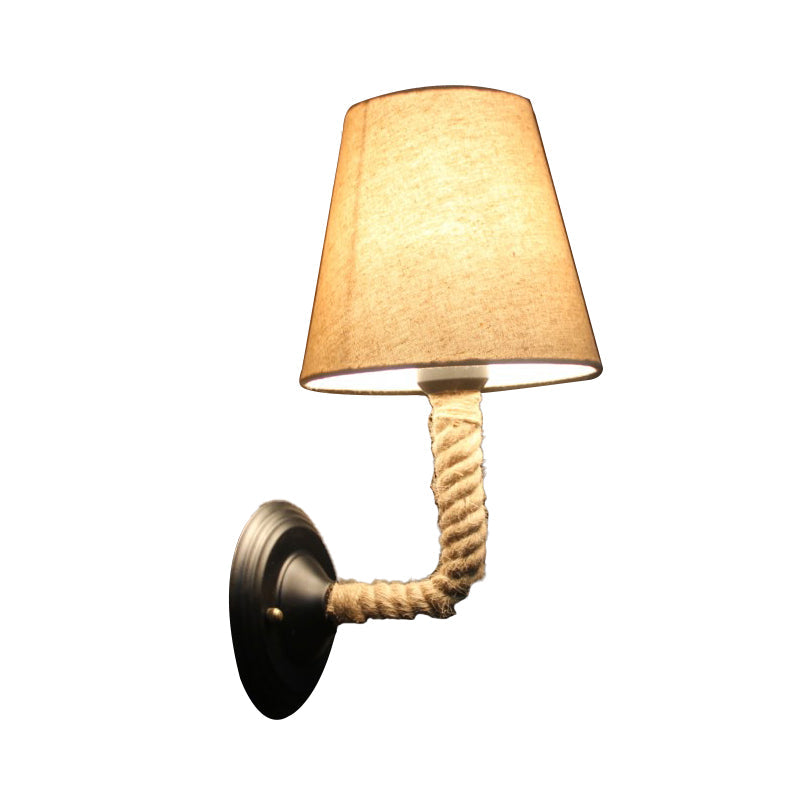 Frendorf | 1 Licht Conische Wandlamp Lodge Stijl Beige Stoffen Wandverlichting met Rope Gebogen/Hoekarm voor Restaurant