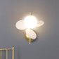 Frendorf | Blatt Nachttisch Wandleuchten Ideen Eisen 1 Licht Macaron Stil Wandlampe in Weiß/Rot-Gelb-Blau mit Ball Cremeglas-Schirm