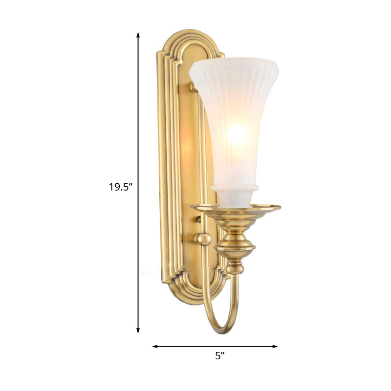 Frendorf | 1/2-Bol Bell Wandleuchte Kolonial Gold Frosted Weiß Glas Wandleuchte mit Metallganshalsarm