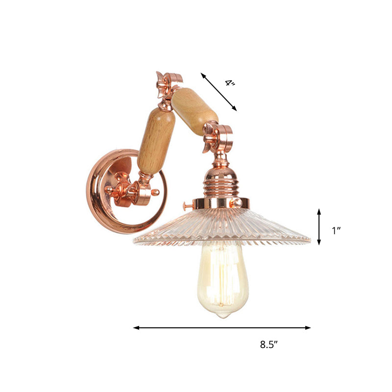 Frendorf | Ein Wandlicht mit einer Glühbirne und konischer Schirm aus klarem prismatischen Glas, industrielle Wandleuchte für das Wohnzimmer mit gekrümmtem Arm