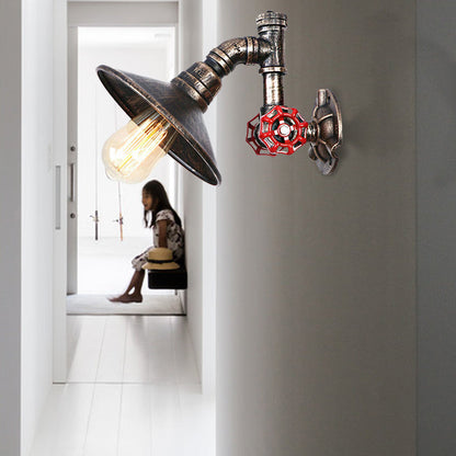 Frendorf | Metallic Flared Shade Wandlampverlichting met Pijp en Ventiel Rustieke 1 Lichts Corridor Wandlamp in Verweerd Brons