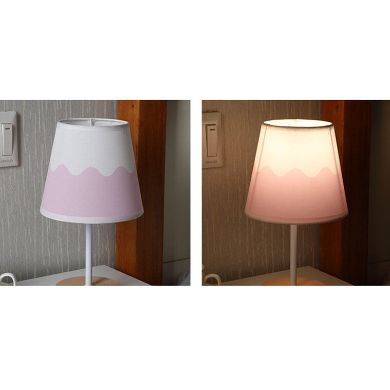 Nordic Vintage Stoffkonus Massivholz LED Tischlampe