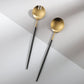 Schwarze und goldene Salatbesteck- und Servierutensilien-Set