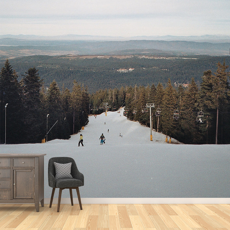Frendorf | Blaue Modernistische Wandmural-Aufkleber Riesige Schnee-Rampe mit Straßen-Pinien Wandkunst für Schlafzimmer