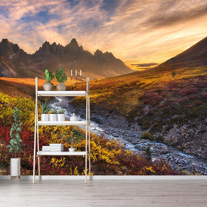 Frendorf | Moderne Zonsondergang Berglandschap Muurschildering Bruine Herfst Weiden en Droogende Rivier Wandkunst