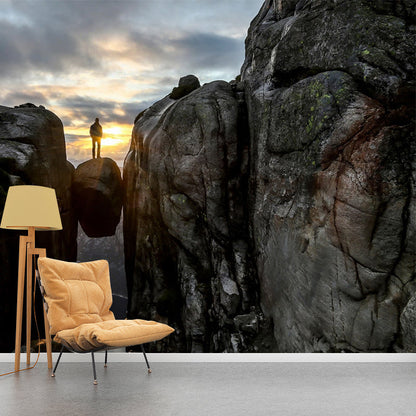 Man Between Mountain Gaps Wandbild Braun Modernes Wandkunst für das Wohnzimmer, Maßgeschneidert