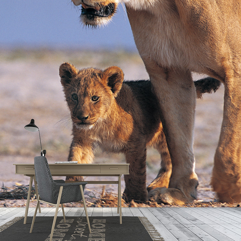 Frendorf | Groot Modern Behang Muurschildering Bruine Leeuwenkub met Zijn Moeder Wandkunst, Op Maat Gemaakt