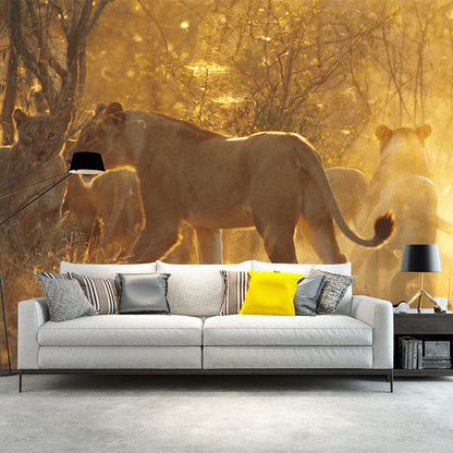 Frendorf | Custom Fotografie Moderne Muur Decal met Leeuwen in Sunset Bospatroon in Bruin