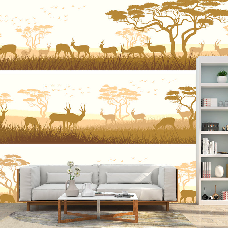 Frendorf | Savanna Goats Voeren Scene Muurschildering Lichtgeel Tropische Wandbekleding voor Woonkamer