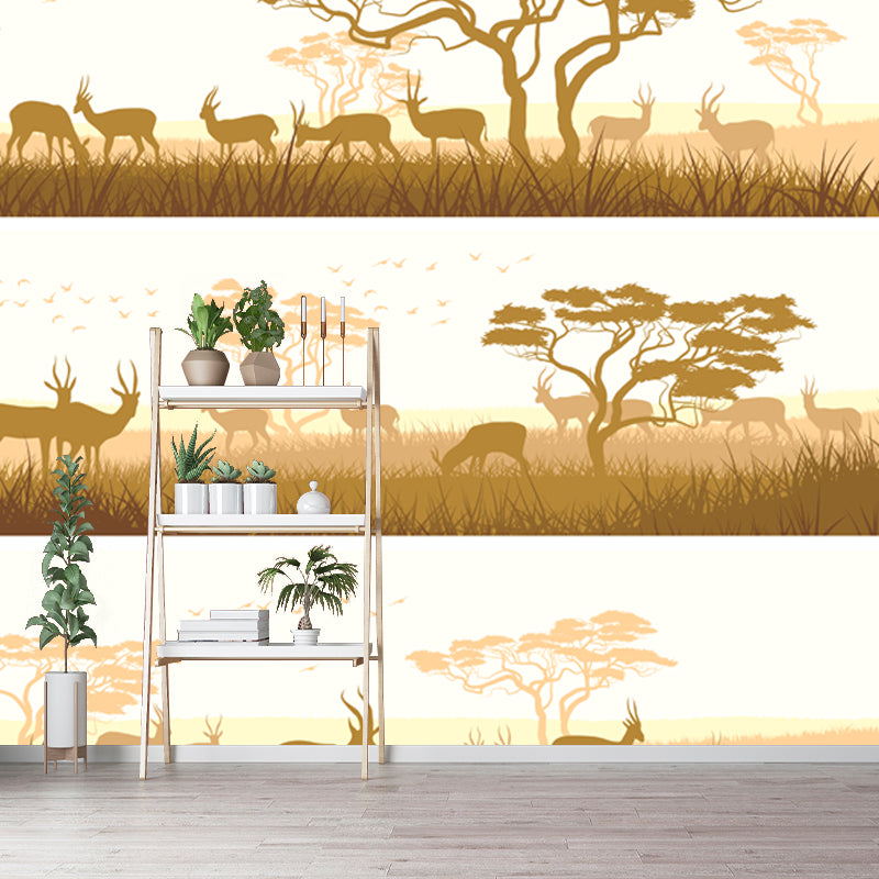 Frendorf | Savanna Goats Voeren Scene Muurschildering Lichtgeel Tropische Wandbekleding voor Woonkamer
