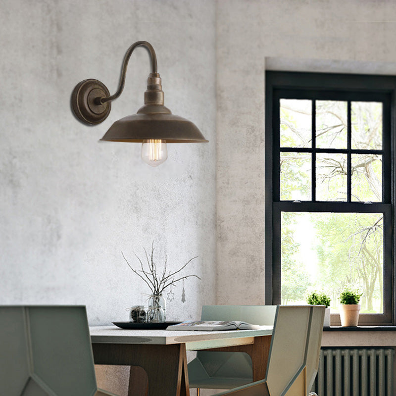 Frendorf | Antieke stijl schuurmuurlamp 1 licht ijzeren wandlamp met goose-neck arm in brons/roest voor slaapkamer