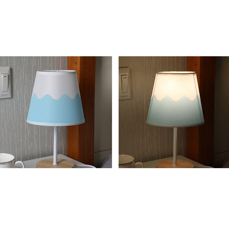 Nordic Vintage Stoffkonus Massivholz LED Tischlampe