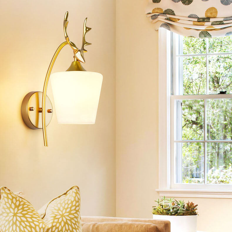 Frendorf | Branvia AntlerGlow Wandleuchte | Nordisches Design | Glas-Kegelschirm | 1-flammig | Rustikaler Stil