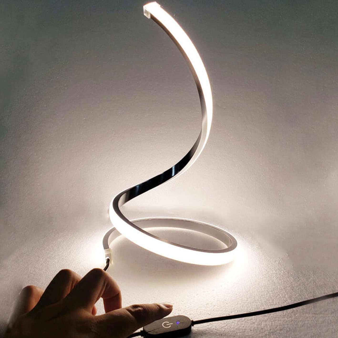 Moderne kreative Schlange Form LED Touch Dimm Tischlampe