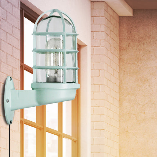 Frendorf | Eine Wandleuchte mit einem Glühbirnenkäfig aus klarem Glas, industrielle Badezimmer-Wandleuchte in Grün mit Steckdose