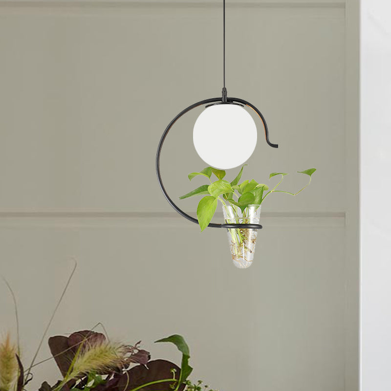 Industrielle Globe Metall Hängeleuchte 1 Leuchte Milchweiß/Rauchgrau Glas LED Pendelleuchte in Schwarz/Gold