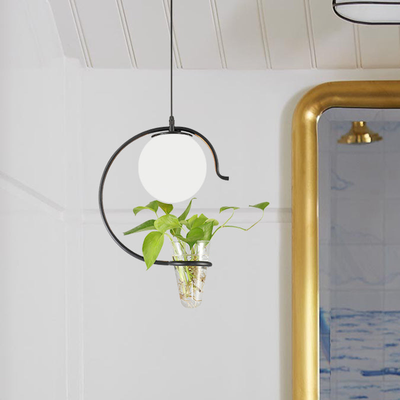 Industrielle Globe Metall Hängeleuchte 1 Leuchte Milchweiß/Rauchgrau Glas LED Pendelleuchte in Schwarz/Gold