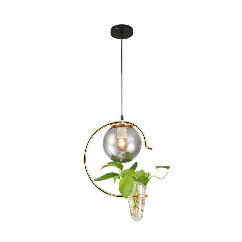 Industrielle Globe Metall Hängeleuchte 1 Leuchte Milchweiß/Rauchgrau Glas LED Pendelleuchte in Schwarz/Gold