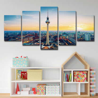 Frendorf | Berlin TV Tower Wandkunst Global Inspiriert Prächtiger Sonnenuntergang Landschaft Leinwanddruck in Gelb