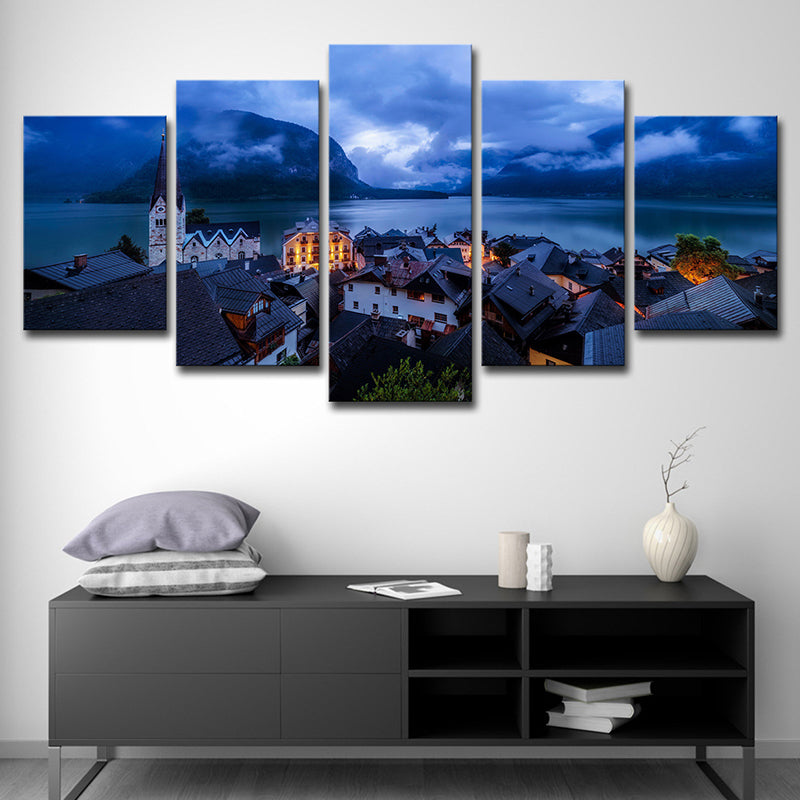 Frendorf | Blauer global inspirierter Leinwanddruck Hallstatt See Stadt Nachtlandschaft Wandkunst Dekor für Zuhause