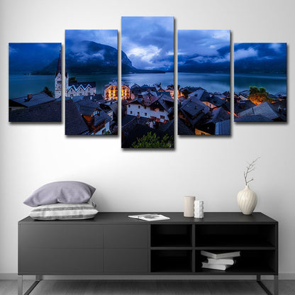 Frendorf | Blauer global inspirierter Leinwanddruck Hallstatt See Stadt Nachtlandschaft Wandkunst Dekor für Zuhause