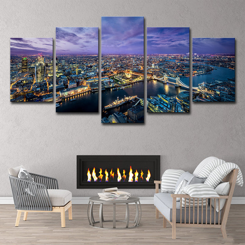 Frendorf | Lila Modernistische Kunstprint West-Europa Stads Nacht Scene Canvas voor Zitkamer