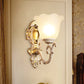 Frendorf | 1 Licht Bloom Wandlamp Vintage Messing/Beige Frosted Geribbeld Glas Wandverlichting met Gebogen Arm