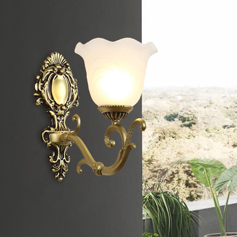 Frendorf | 1 Licht Bloom Wandlamp Vintage Messing/Beige Frosted Geribbeld Glas Wandverlichting met Gebogen Arm