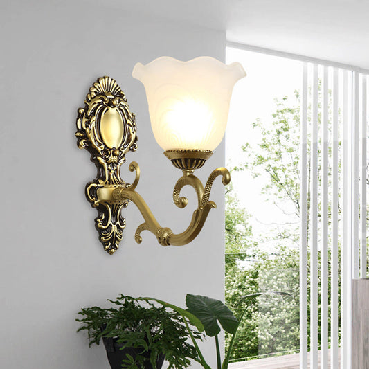 Frendorf | 1 Licht Bloom Wandlamp Vintage Messing/Beige Frosted Geribbeld Glas Wandverlichting met Gebogen Arm