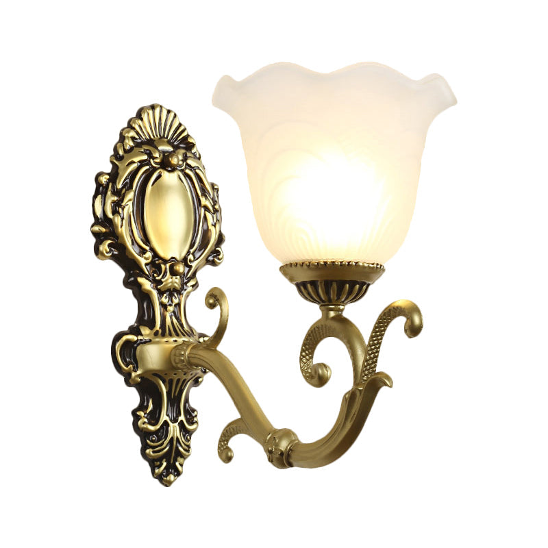 Frendorf | 1 Licht Bloom Wandlamp Vintage Messing/Beige Frosted Geribbeld Glas Wandverlichting met Gebogen Arm