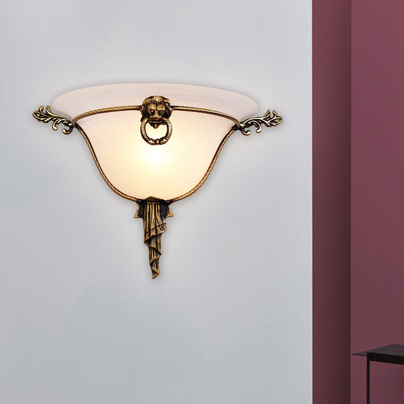 Frendorf | 1-Head Domed Wandleuchte Traditionelle Messing Frosted Glass Wandmontage Licht für Flur