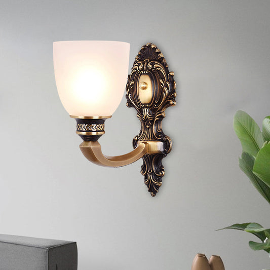 Frendorf | 2-Kopf Wandleuchte Land Umgekehrte Glocke Weißes Glas Wandbeleuchtungseinheit in Messing, 5"/14" Breit