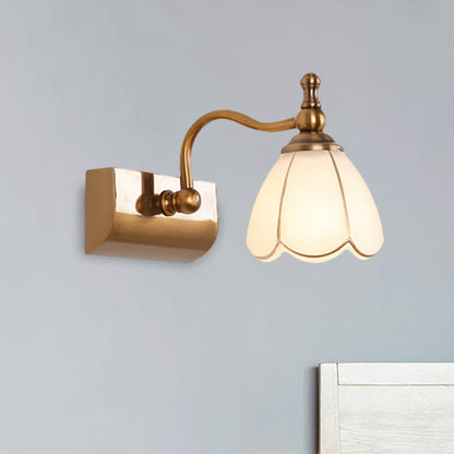Frendorf | Weißes Glas Messing Vanity Lampe Scalloped 1/2-Licht Rustikaler Stil Wandmontage Beleuchtung mit Gebogenem Arm