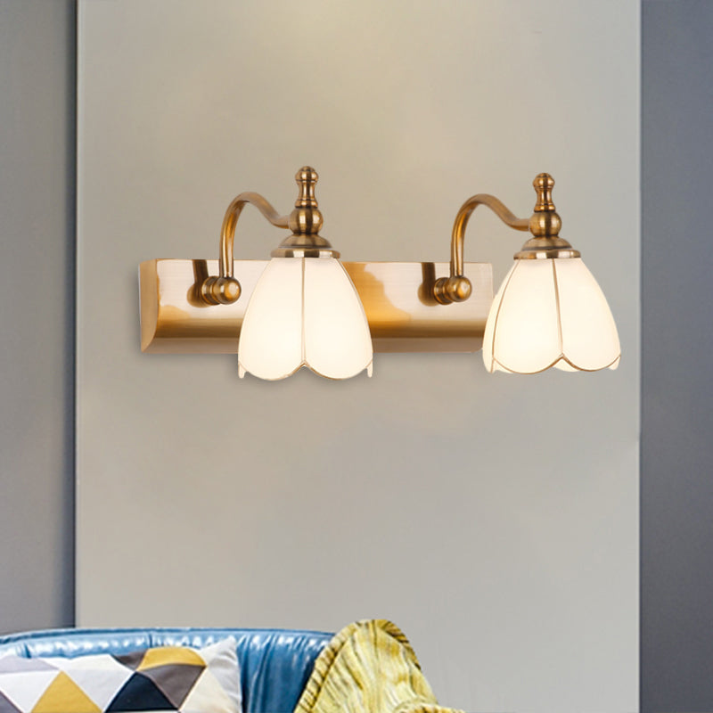 Frendorf | Weißes Glas Messing Vanity Lampe Scalloped 1/2-Licht Rustikaler Stil Wandmontage Beleuchtung mit Gebogenem Arm