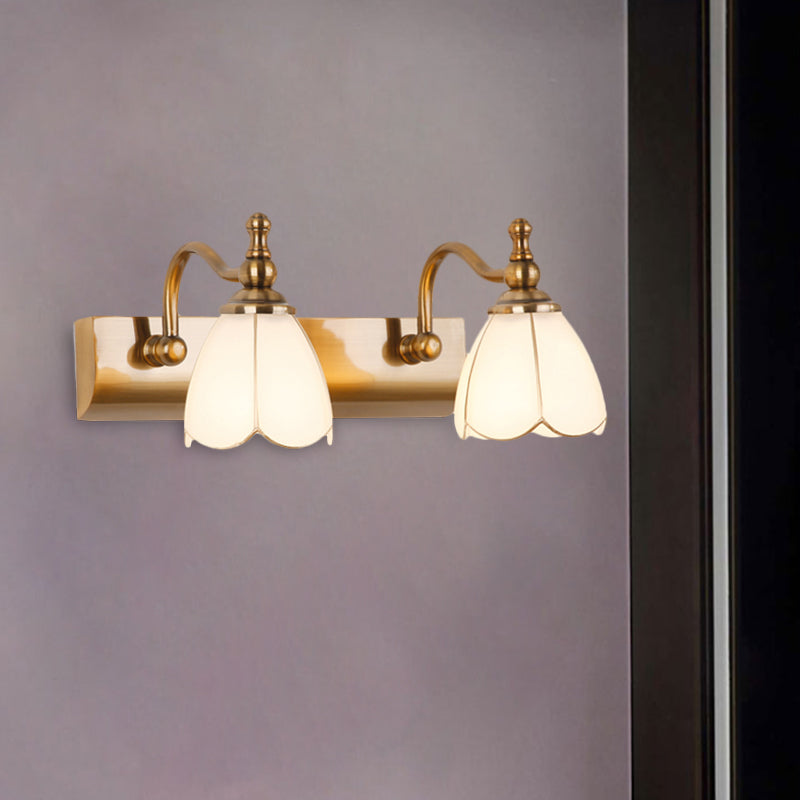 Frendorf | Weißes Glas Messing Vanity Lampe Scalloped 1/2-Licht Rustikaler Stil Wandmontage Beleuchtung mit Gebogenem Arm