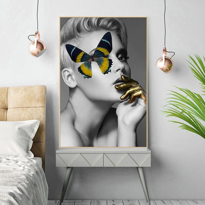 Frendorf | Glam Wandkunst Grau-Gelb Frau mit Schmetterling über dem Auge Leinwand für Mädchen Schlafzimmer