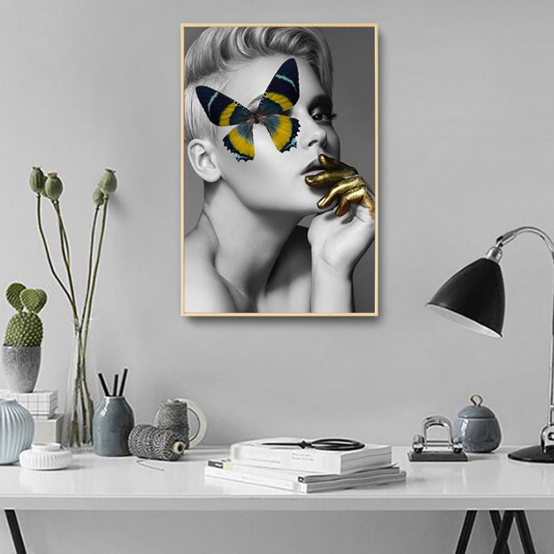 Frendorf | Glam Wandkunst Grau-Gelb Frau mit Schmetterling über dem Auge Leinwand für Mädchen Schlafzimmer
