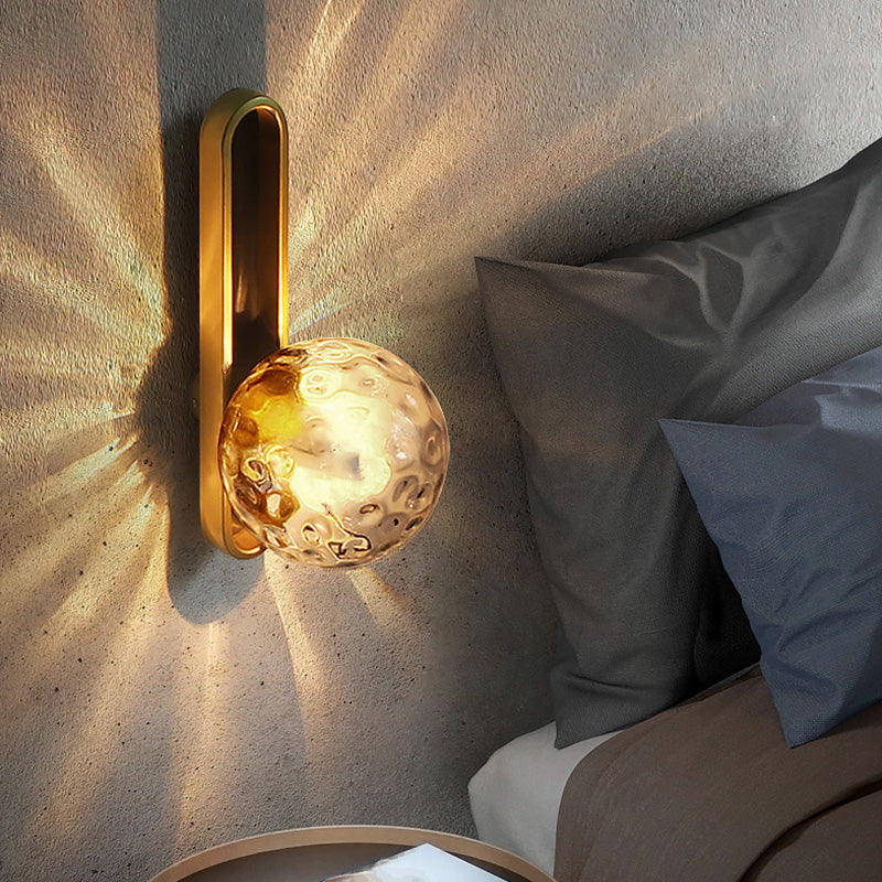 Frendorf | Industrielle Kugel Wandleuchte 1 Licht Klar Dimpled/Weiß Glas Wandschalter Beleuchtung mit rechteckiger Rückplatte