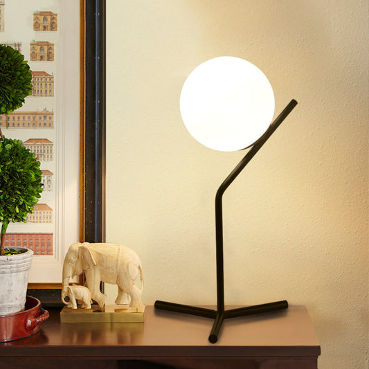 Weißes Glas-Globus-Schirm Studienlampe Modernismus 1 Licht Schlafzimmer Schreibtischbeleuchtung