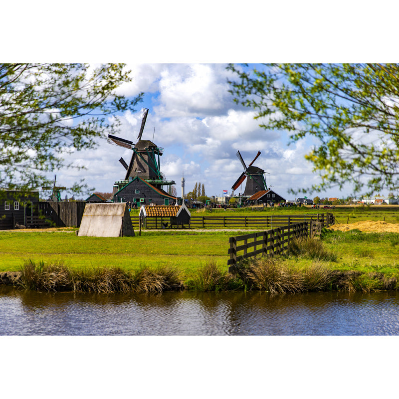 Vollformatfotografie Moderne Wandtapete mit Windmühle und Grasland in Grün