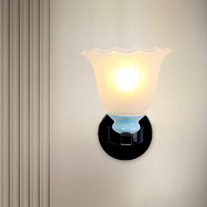 Frendorf | 1/2-Bulb Bloom Wandlamp Antiqued Black Frosted Ribbed Glas Wandverlichting voor Woonkamer
