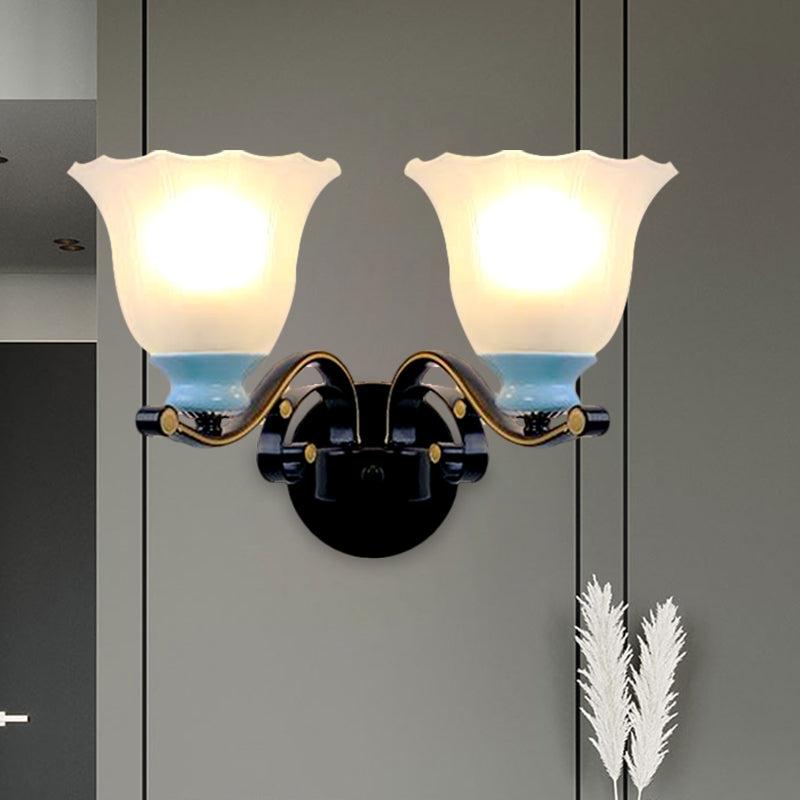 Frendorf | 1/2-Bulb Bloom Wandlamp Antiqued Black Frosted Ribbed Glas Wandverlichting voor Woonkamer