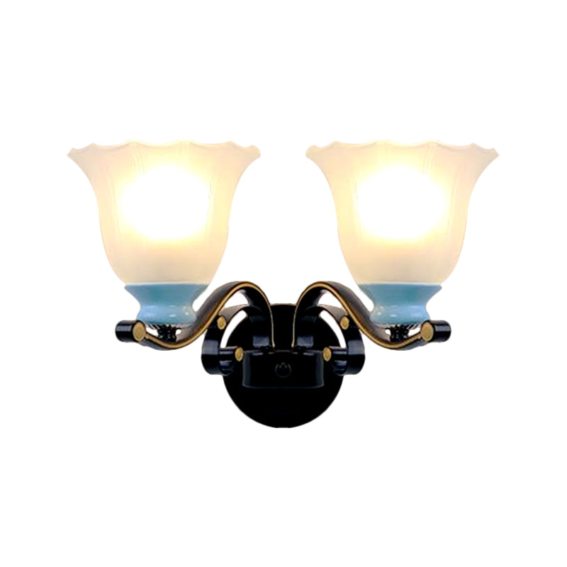 Frendorf | 1/2-Bulb Bloom Wandlamp Antiqued Black Frosted Ribbed Glas Wandverlichting voor Woonkamer