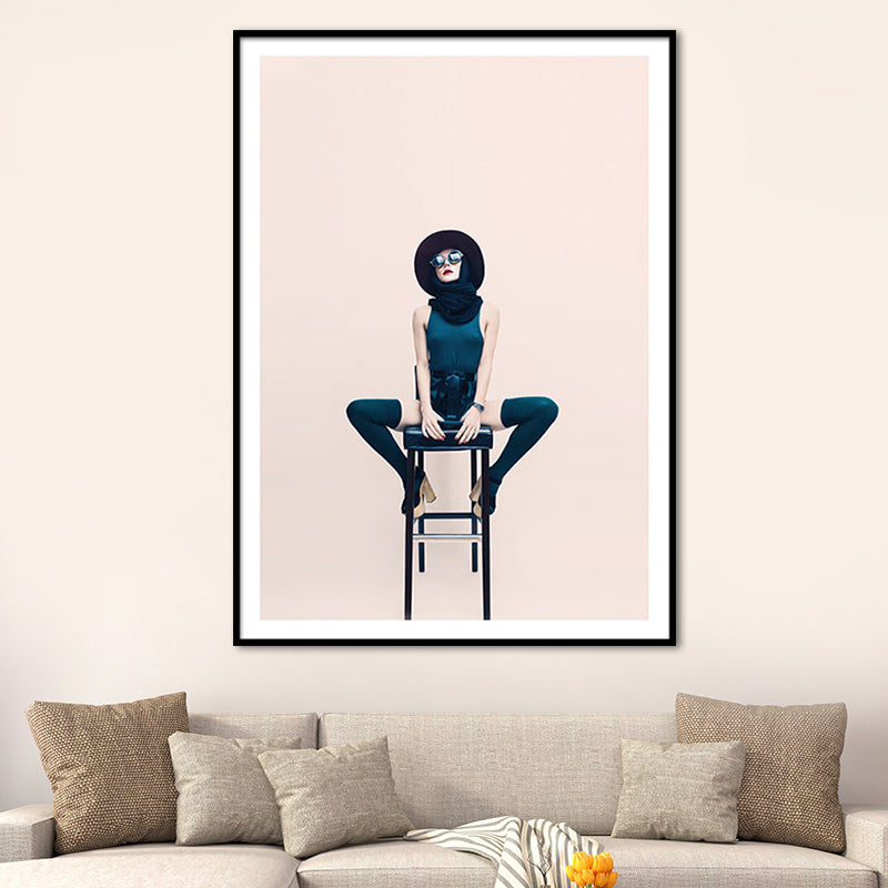 Frendorf | Leinwand Pink Wandkunst Dekor Modernismus Dame sitzt auf Stuhl Eingewickelte Leinwand für großes Zimmer